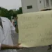 Médicos formados na Bolívia realizam ato público no Centro