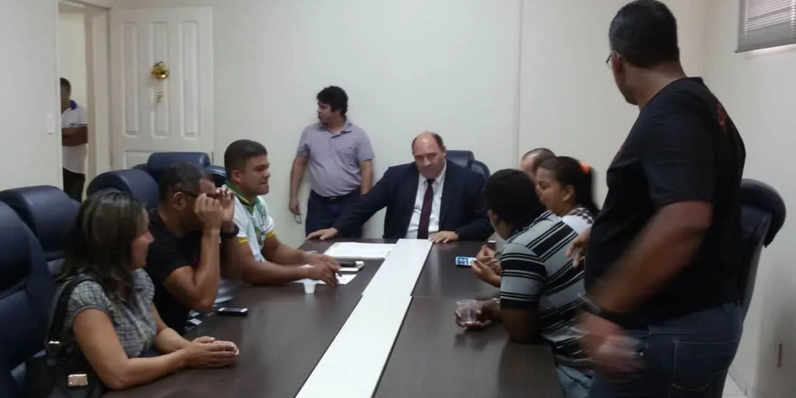 Vereador Roger Corrêa com representantes do sindicato