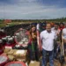 Os produtores rurais do Liberdade e Gregório, na região do Juruá e Tarauacá, e indígenas do Envira, em Feijó,
receberam um presentão de Natal. O governador Tião Viana visitou nesta terça-feira, 16, estas comunidades e
entregou máquinas e implementos agrícolas. Ao todo, mais de 300 famílias serão beneficiadas com as máquinas.
Também haverão investimentos na produção, na área de educação e saúde