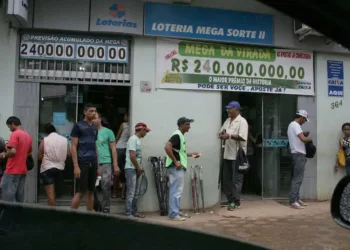 Nem a chuva espantou os apostadores de Mega da Virada