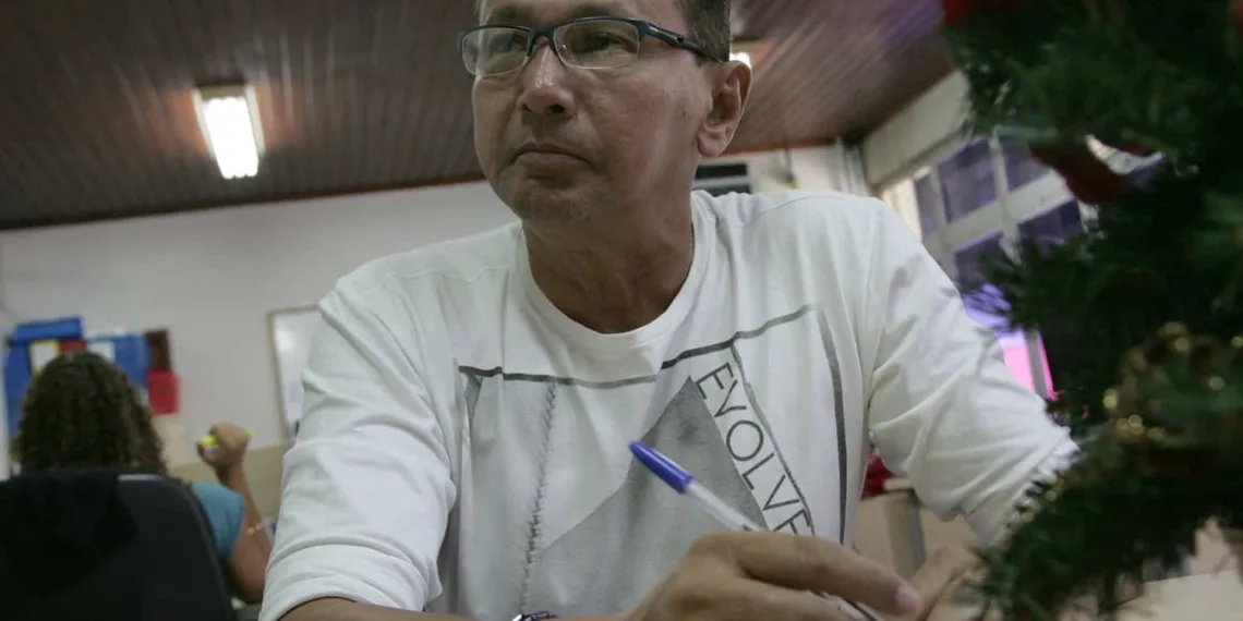 Professor Dr. Cláudio Mota afirma que professores fazem cursos de pós-graduação quando quiserem