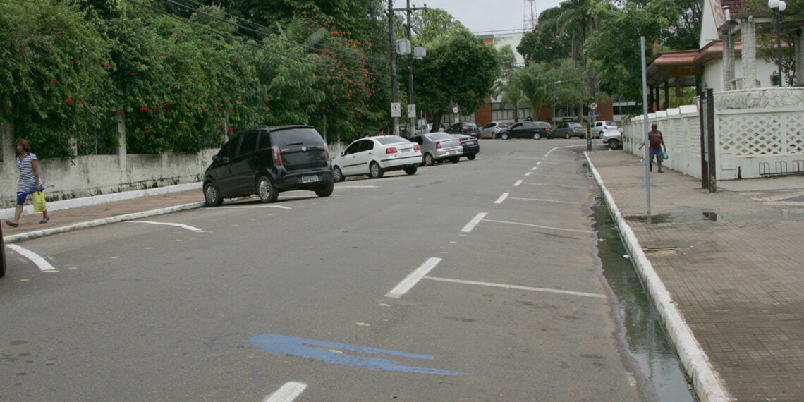Ruas da Zona Azul, em Rio Branco, ficaram vazias