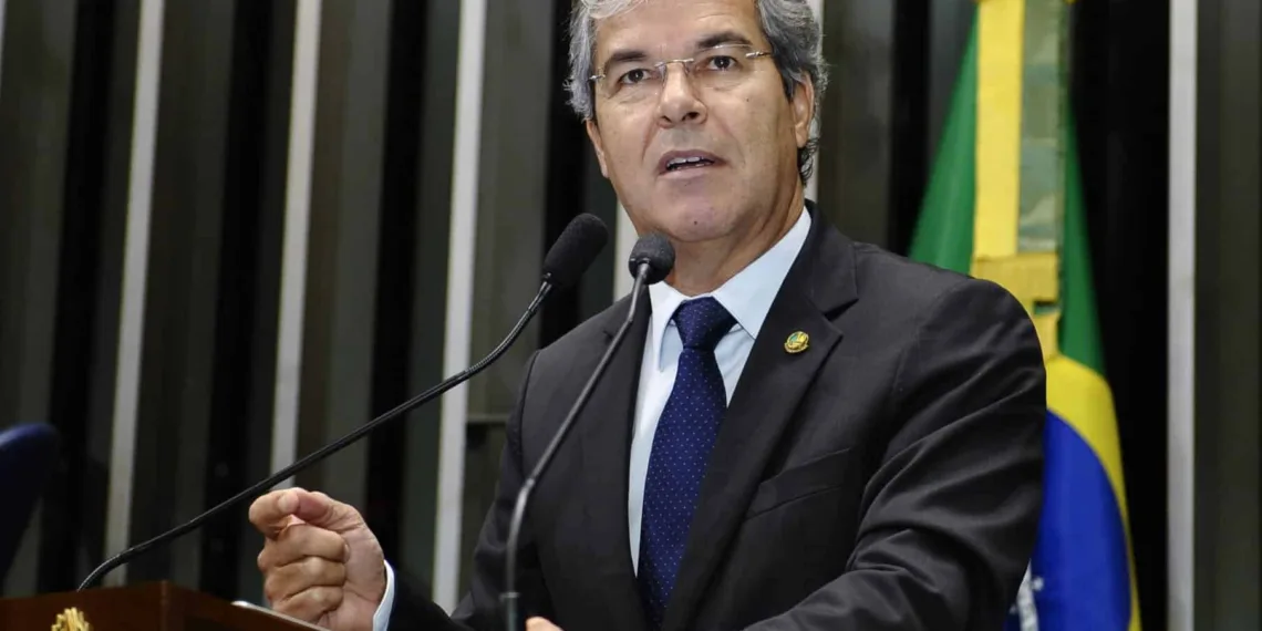 Jorge Viana cobra da Anac que novas empresas aéreas façam voos para o Acre