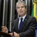Jorge Viana cobra da Anac que novas empresas aéreas façam voos para o Acre