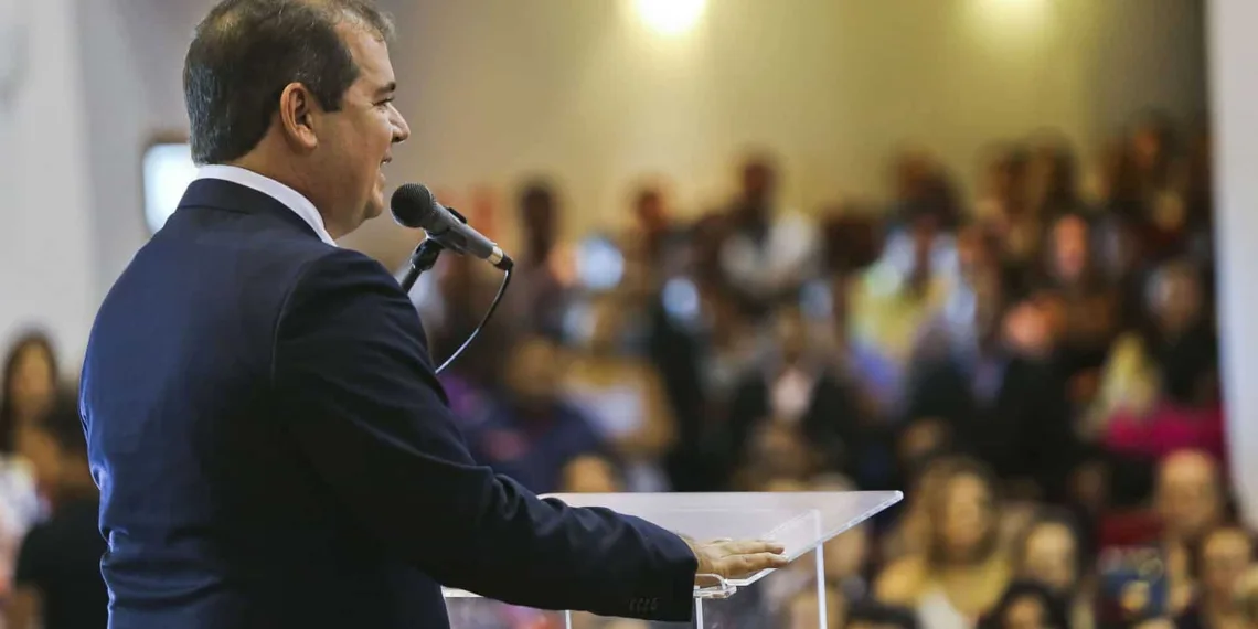 Em diplomação Tião Viana fala de valores democráticos e importância do bem servir