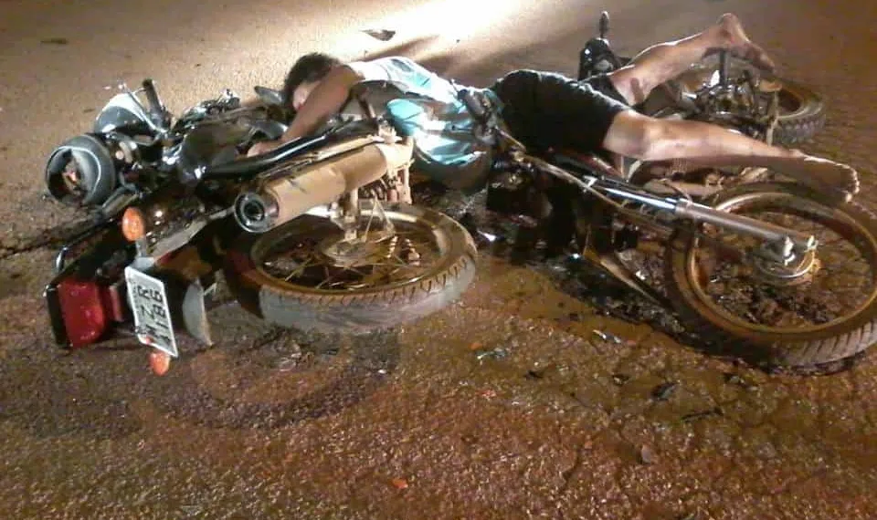 Acidente entre duas motocicletas deixa dois feridos e um morto