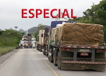 Cheia histórica do Rio Madeira em 2014 atingiu a BR-364, danificou a estrada e isolou o Acre do restante do país