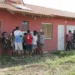 Polícia esteve no local ontem para retirar invasores