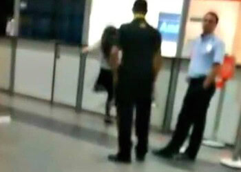 Passageira quebra guichê da empresa Azul em ataque de fúria no Acre