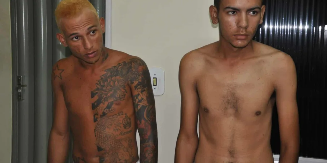 Polícia prende dois homens com vinte tabletes de maconha no Terminal Urbano