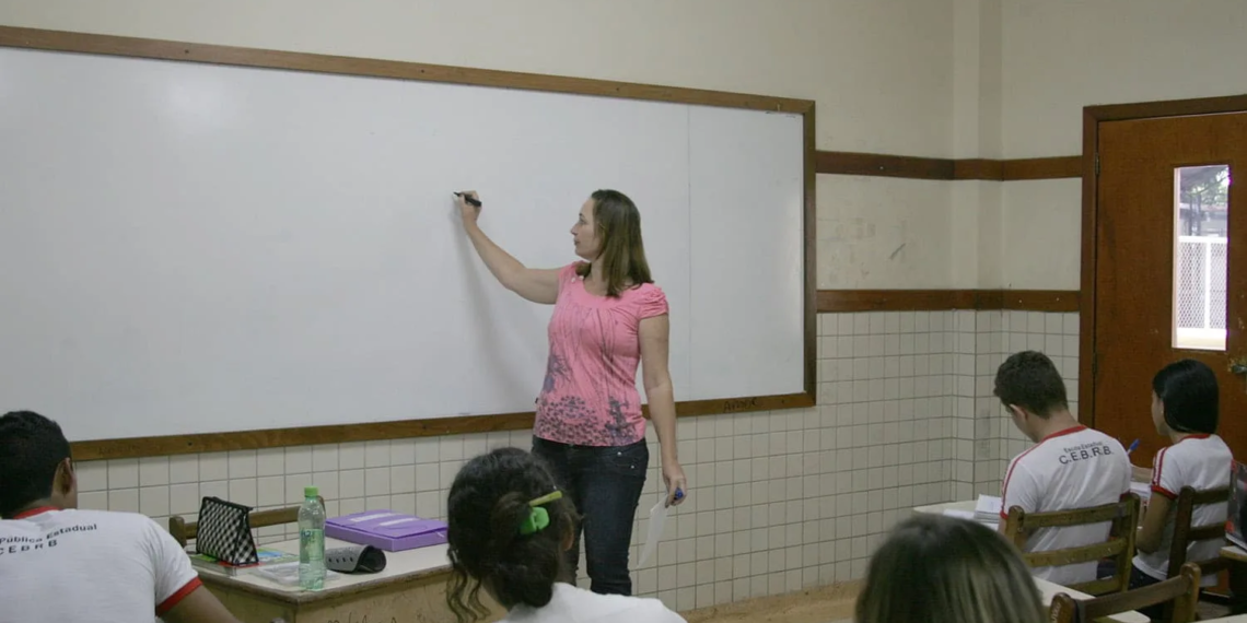 Piso salarial dos professores passa por reajuste em todo o país
