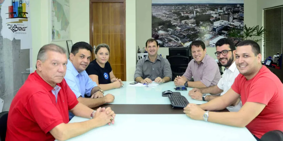 Nova Mesa Diretora da Câmara é recebida pelo prefeito de Rio Branco em exercício