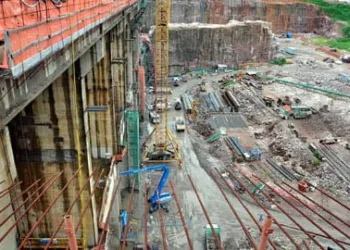 Justiça do Trabalho embarga obra de empresa no canteiro da Usina de Jirau
