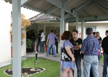 Velório de delegado é marcado pela comoção dos colegas e da família