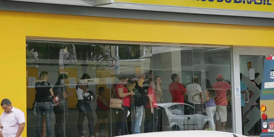 Atendimento bancário e serviços públicos estão suspensos nesta sexta-feira