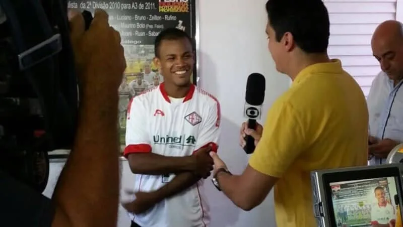 Gessé durante entrevista na apresentação do Santacruzense