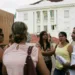 Professores realizam manifesto em frente ao Palácio