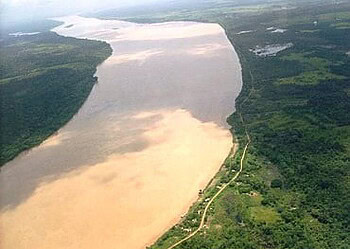 Corpo de Bombeiros e Defesa Civil monitoram o local
