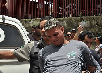 Assaltante é preso e comparsa foge pulando no Rio Acre