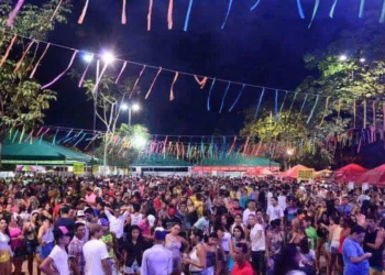 Jovens pedem a volta dos carnavais de bairro: 'CarnaVila é diversão em família'