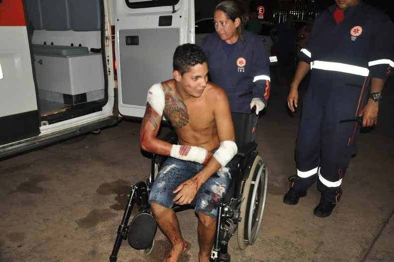 Jovem reage a assalto e quase é morto a facadas