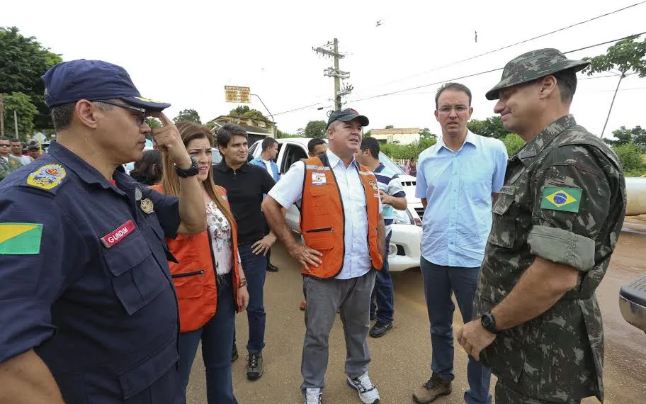 Leo de Brito visita Brasiléia e se compromete a buscar apoio financeiro às cidades alagadas