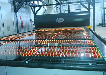 A indústria pode prouzir até 500 metros de vidros temperados por dia
