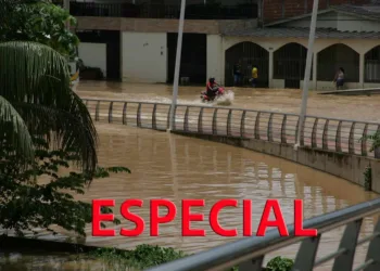 Em uma semana água invade áreas centrais de Rio Branco e depois recua deixando rastro de destruição