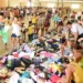 Rio Branco Amiga distribui roupas doadas para as famílias dos abrigos públicos