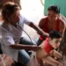 Belkis Hernandez é médica cubana e está atendendo vítimas da alagação voluntariamente