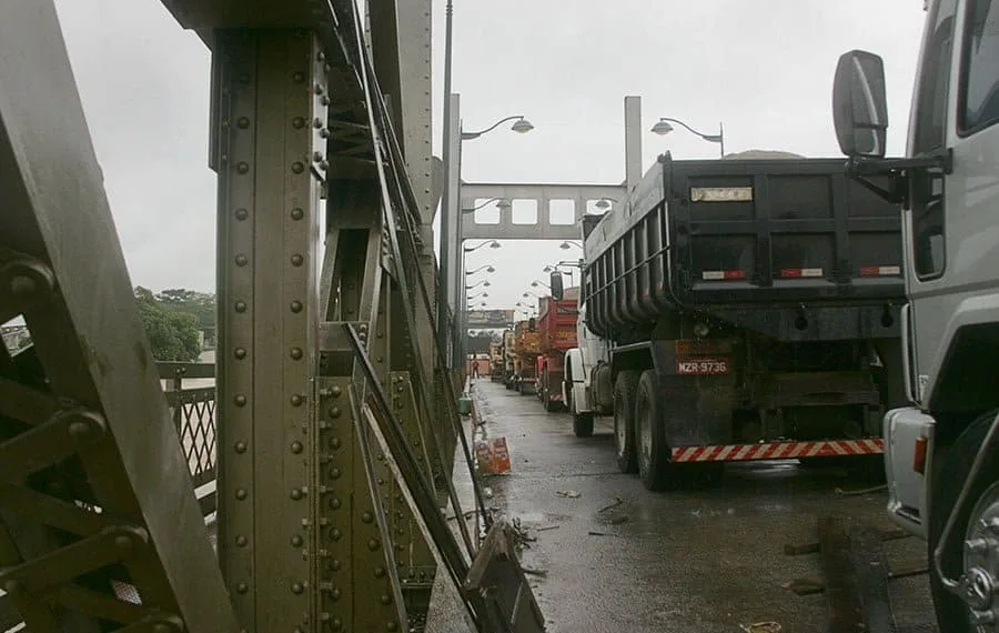 Estrutura da Ponte Metálica sofre com Cheia do Rio Acre