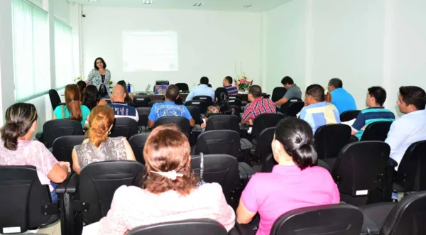 Médicos e enfermeiros são capacitados para trabalhar na prevenção de doenças no pós-alagação