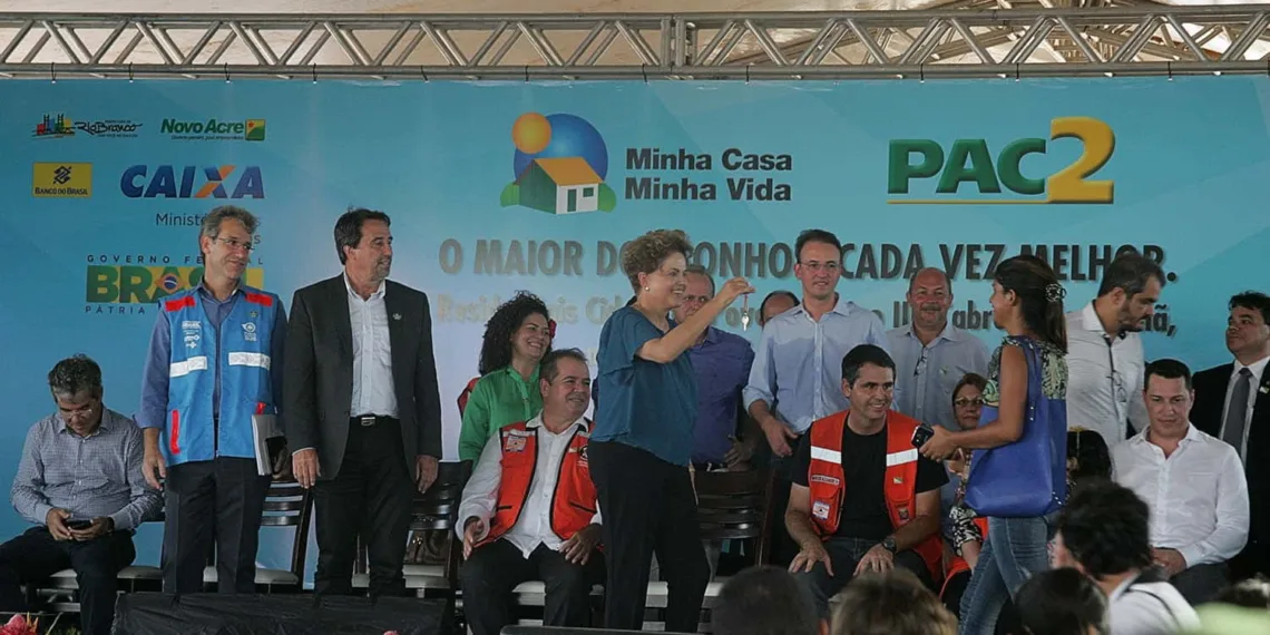 Dilma Rousseff cumpre agenda em Rio Branco e é recepcionada por militância