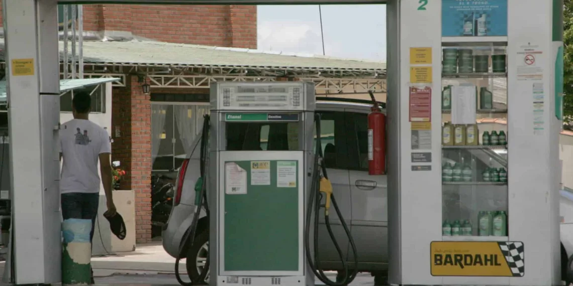 Tabela da Confaz aponta litro da gasolina custando R$ 3,74 no Acre