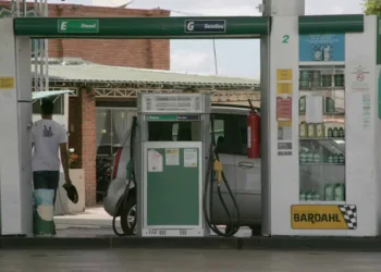 Tabela da Confaz aponta litro da gasolina custando R$ 3,74 no Acre