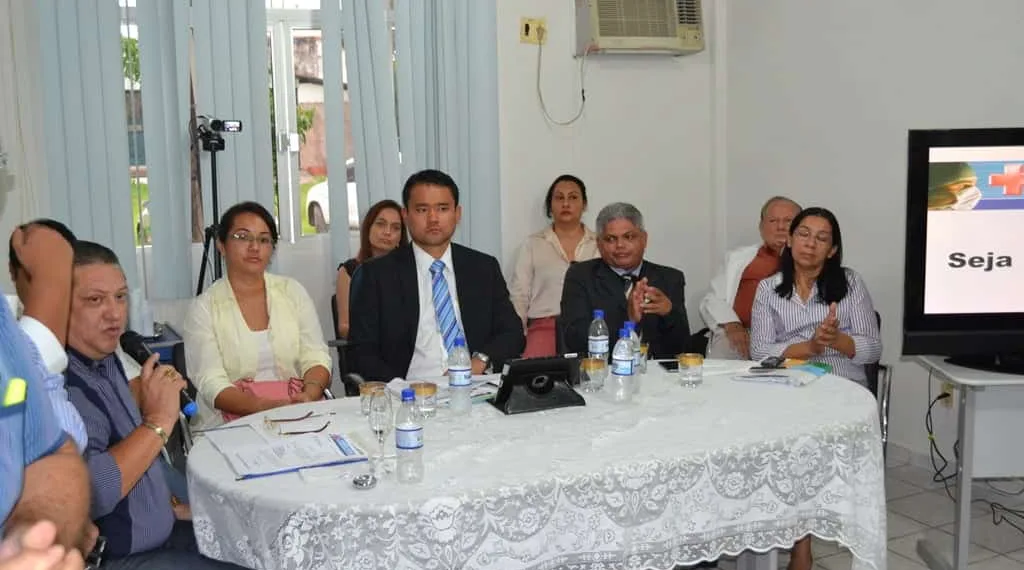 MPAC discute estágio de alunos de universidades bolivianas em hospital de Rio Branco