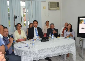 MPAC discute estágio de alunos de universidades bolivianas em hospital de Rio Branco
