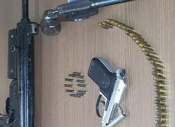 Polícia apreende armas e munição no subúrbio de Rio Branco