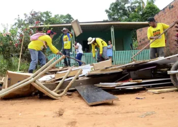 Mais de 100 toneladas de lixo foram recolhidos na operação de limpeza pós-alagação