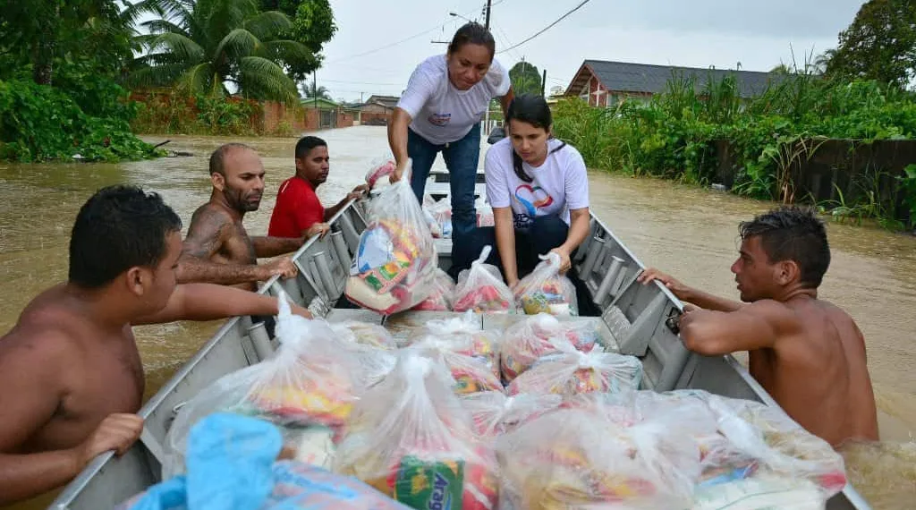 Primeira-dama de Rio Branco, Gicélia Viana, fez a entrega