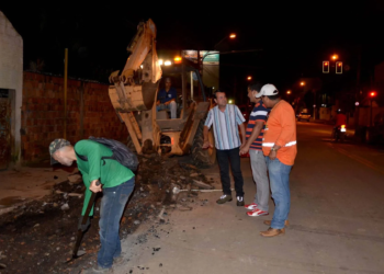 Manutenção viária noturna é feita para que cidade volte à normalidade