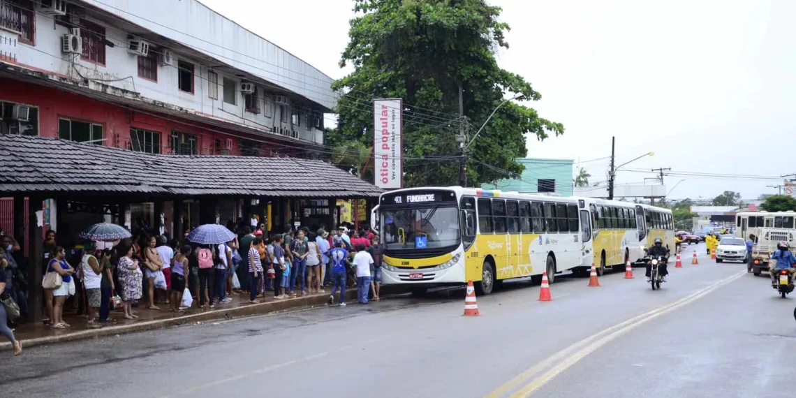 Rbtrans orienta o trânsito e o transporte de passageiros no centro da cidade