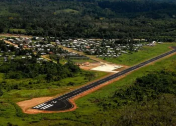 Aeródromo supera o isolamento terrestre do município. (Foto: Sergio Vale/Secom)