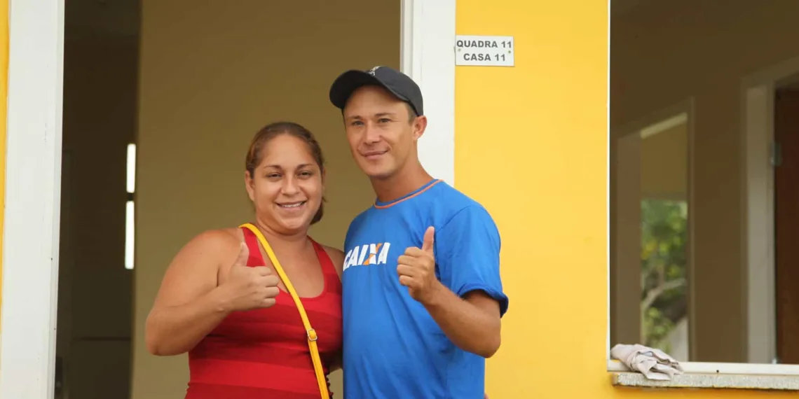 Atingidos pela cheia se mudam para novas unidades habitacionais
