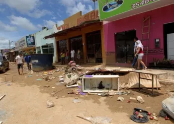 Comerciantes estão no vermelho após a cheia do rio