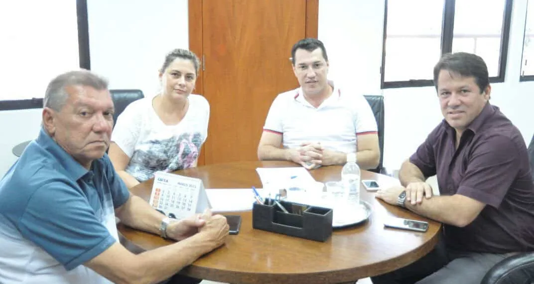 Após alagação, prédio da Câmara Municipal de Rio Branco é interditado