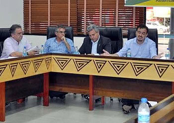 Além das altas taxas, a população reclama do atendimento precário