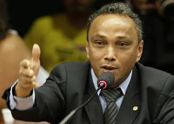 Câmara retoma votação do projeto de lei que regulamenta contratos de terceirização