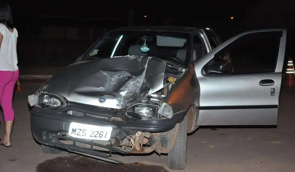 Acidente na Estrada da Sobral entre carro e moto deixa um ferido