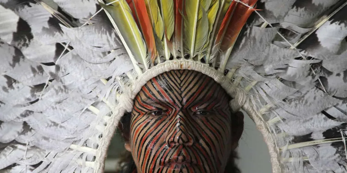 Peças dos Yawanawás são apresentadas na coleção da Cavalera no principal evento de moda do país